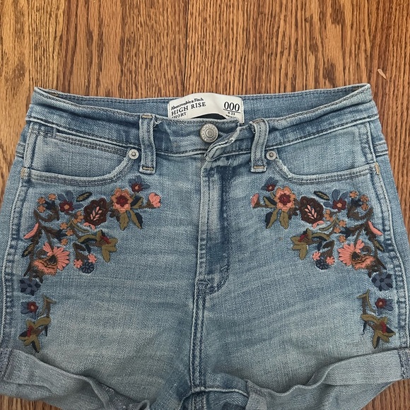Abercrombie & Fitch Light Blue Embroidered High Waist Shorts - Picture 1 of 1